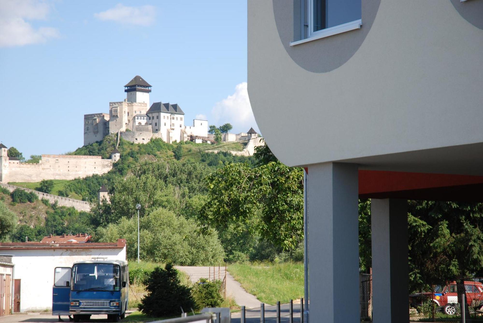 Penzion Royal Тренчин Экстерьер фото